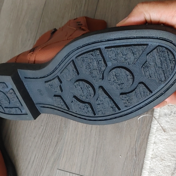 Boots - Picture 4 of 4